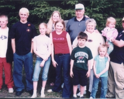 Alex,Shane,Ashie,Amber,Kelly.Grandpa.Austin,Grandma.Marissa,Justtin,Taylor